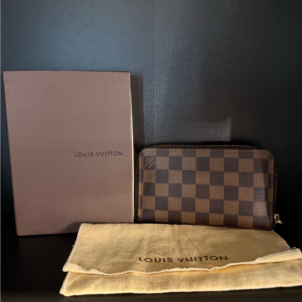 Authentic Louis Vuitton Compact Zippy Wallet